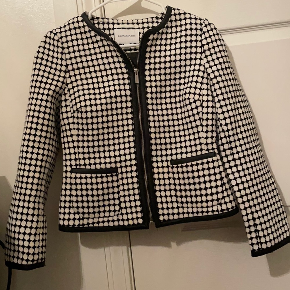 Banana Republic black and white blazer size 4!!